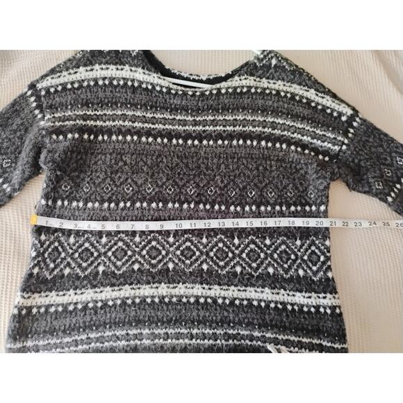 LG Women's Black And White American Eagle Outfitters Sweater. Winter. Soft. - Picture 6 of 10